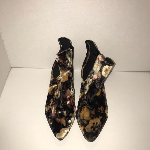Topshop Chelsea Krazy Pointed Floral Velvet Boots - Picture 5 of 8